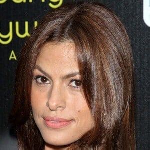 Eva Mendes Height, Weight, Bio, Age, Body。